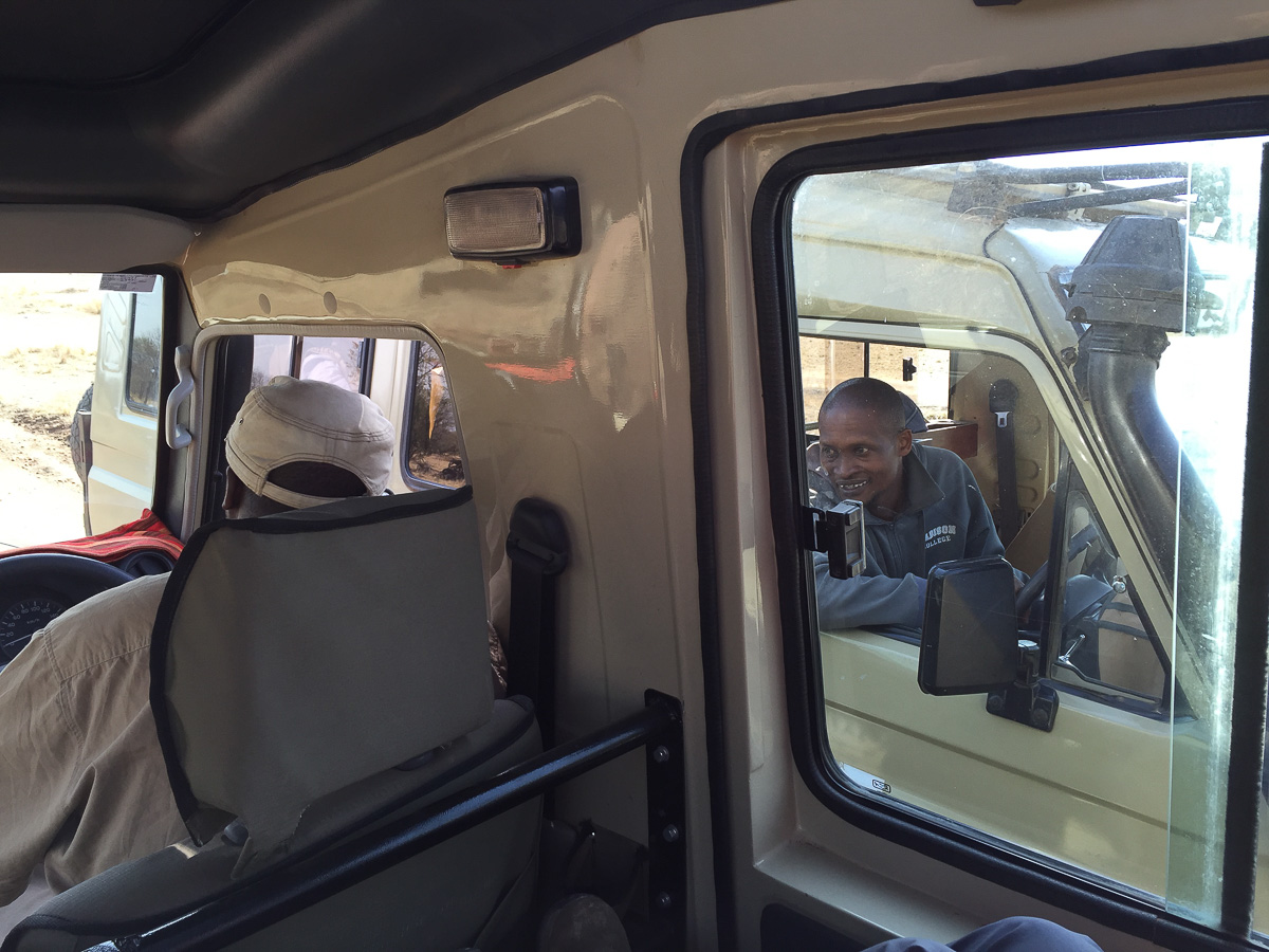 Safari drivers enjoy chit chat